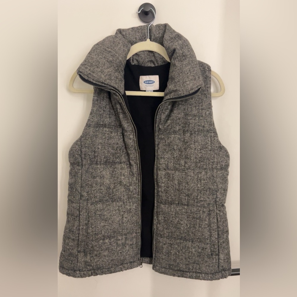 Black and white blended puffer vest